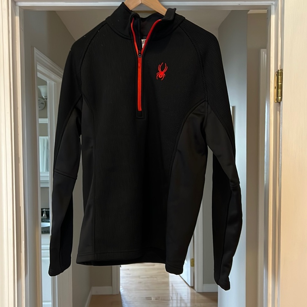 Mens medium spider half zip. Red and black. Great for underwater or on its own